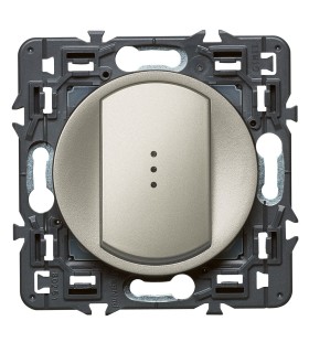 Poussoir Lumineux Céliane 6A enjoliveur Titane