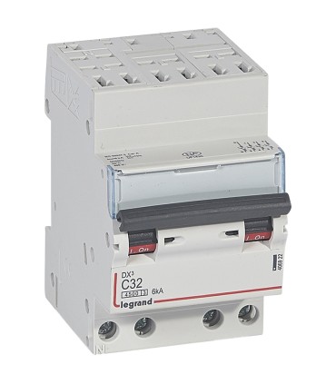 Disjoncteur DX³ 4500 - 32A - 6kA - Courbe C 4P - 400 V~  auto/vis- 3 modules