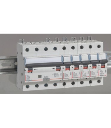 Disjoncteur différentiel 32A DX³ 6000-vis/vis - 4P 400V~  -type AC 30mA - 10 kA courbe C -4 mod