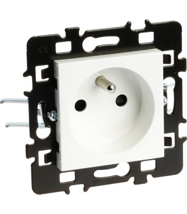 Prise 2P+T + Enjoliveur blanc avec griffes Eur'ohm Esprit