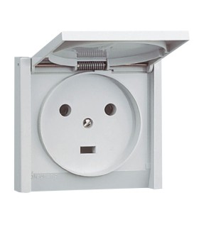 Prise étanche 2P+T 20A à fixer sur boîte D.67mm ou cadre saillie Plexo complet IP44 encastré gris