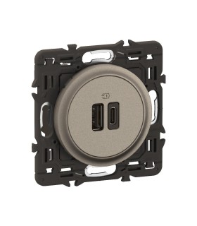 Prise double USB Céliane 15W Type A + Type C Titanium avec support