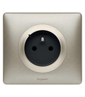 Prise connectée Céliane with Netatmo 16A- plaque Titane