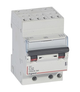 Disjoncteur DX³ 4500  auto/vis - 3P - 400 V~ 32A - 6kA - courbe C - 3 mod