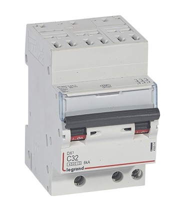 Disjoncteur DX³ 4500  auto/vis - 3P - 400 V~ 32A - 6kA - courbe C - 3 mod
