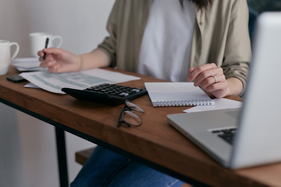 Femme gérant ses finances